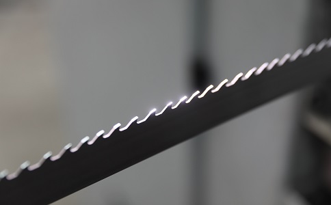 昭通双金属带锯条产生切削噪音的原因具体有哪些？